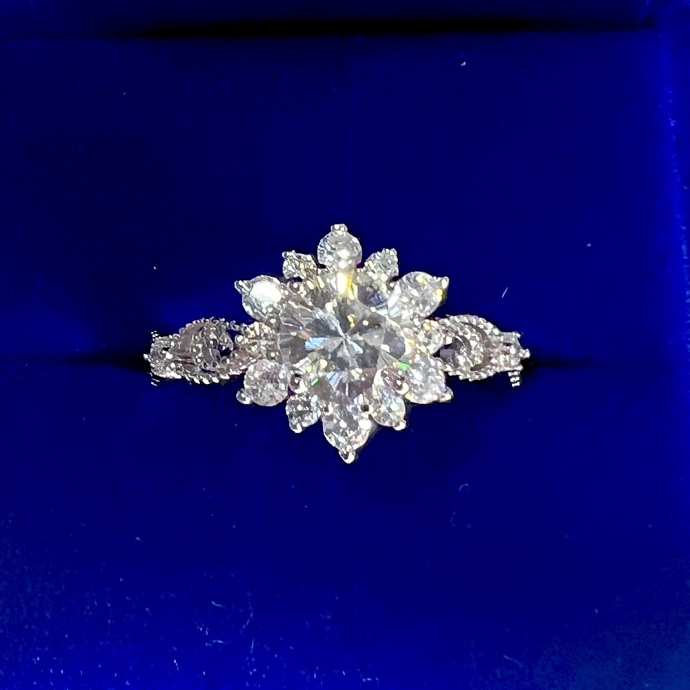 New Elegant Silver Floral Moissanite Ring